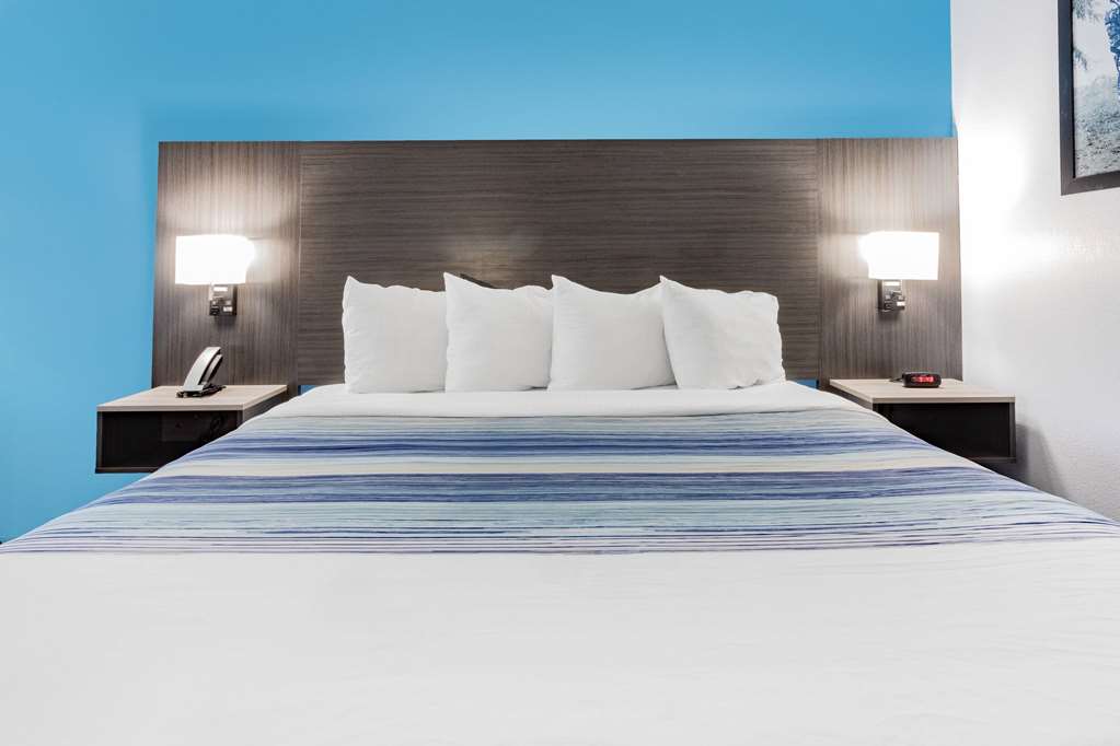 AmericInn by Wyndham Quincy - photo 24