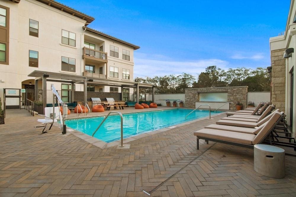 Global Luxury Suites In The Heart Of San Carlos - photo 7