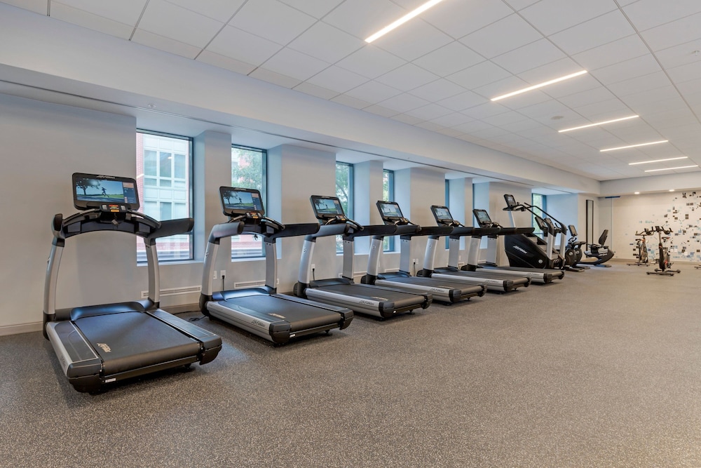 Sheraton Suites Old Town Alexandria - photo 34