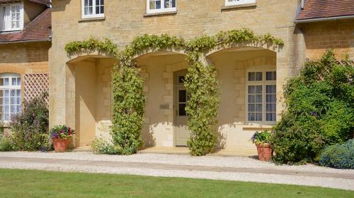 Sandown Cottage — 5-Star Luxury Hotel in Witney, United Kingdom