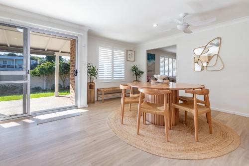 30 Lakeview Cres — 4-Star Luxury Hotel in Forster, Australia