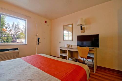 Travelodge By Wyndham Pompano Beach - photo 7
