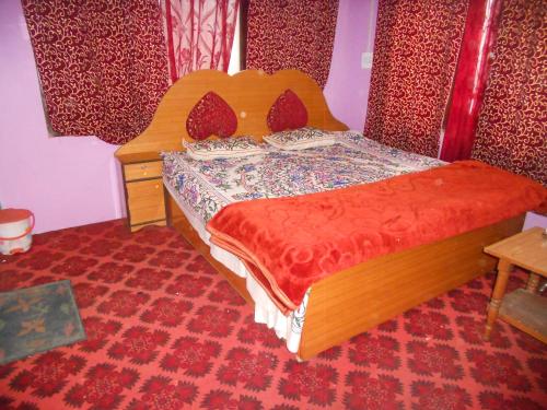 Alamdar guest house — 4-Star Luxury Hotel in Srinagar, India