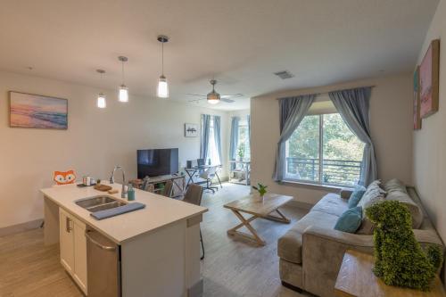 Riverwalk and Pool view Apt with King bed Infinity Pool Gym Free Parking — 4-Star Luxury Hotel in San Antonio, United States