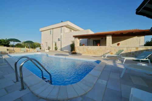 B&B Il Leccio — 4-Star Luxury Hotel in Alberobello, Italy