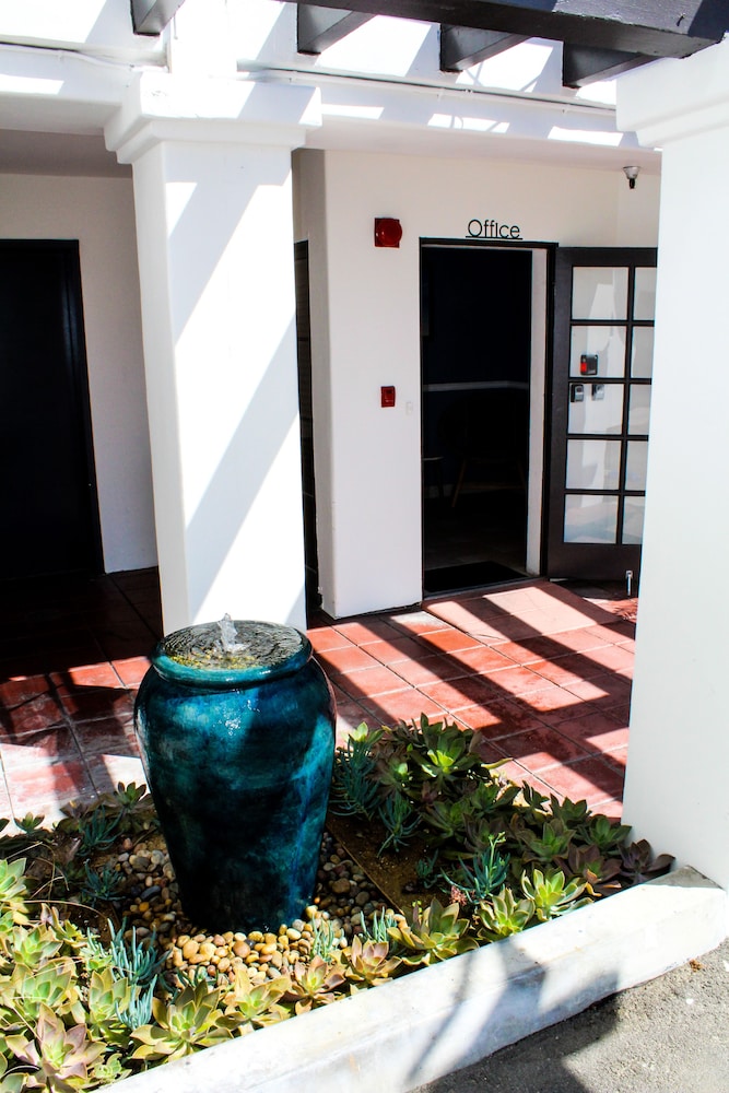 The Surfbreak Hotel - photo 31