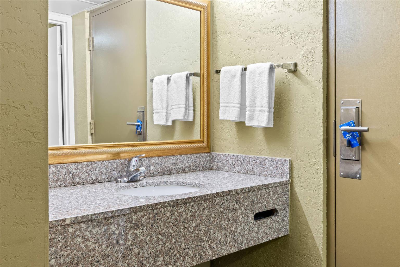 Rodeway Inn Stone Mountain - photo 36