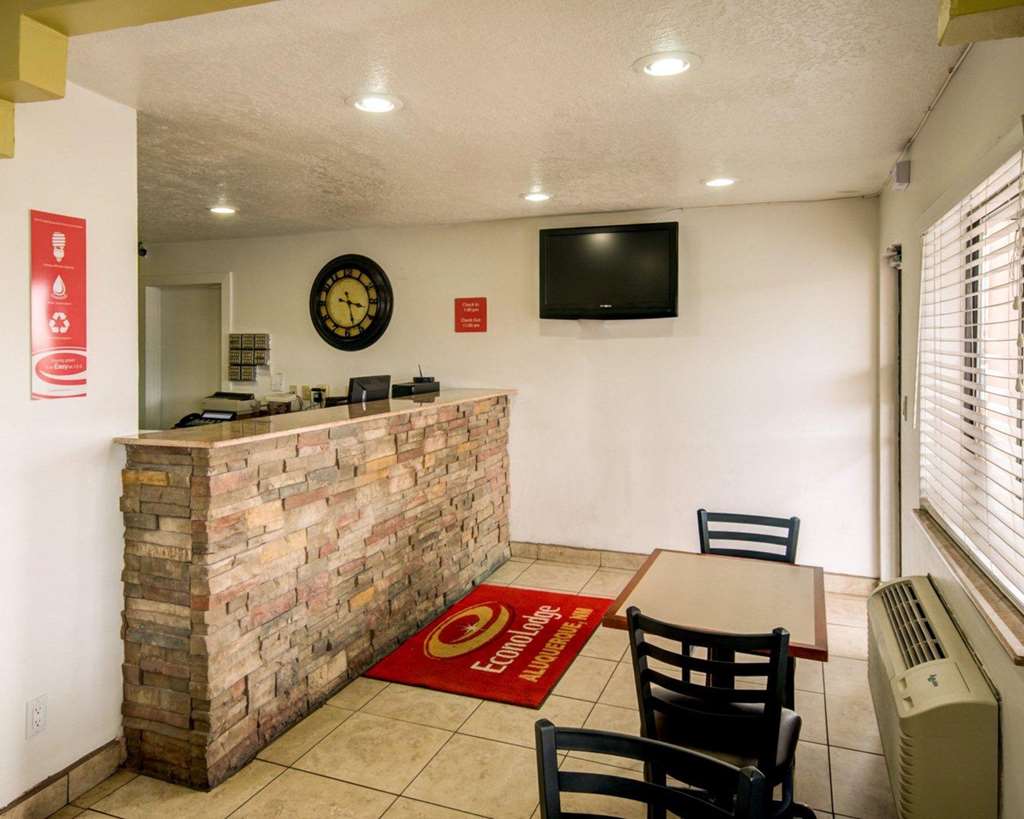 Econo Lodge Albuquerque East - photo 7