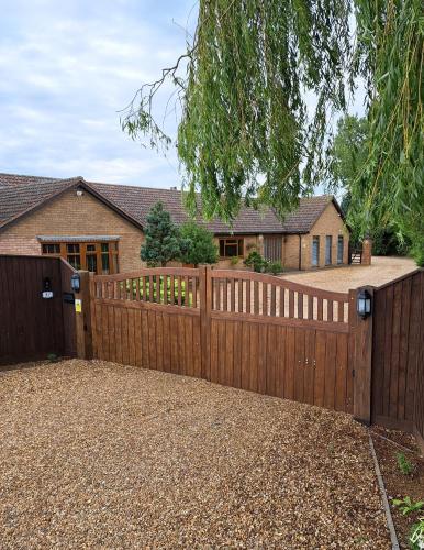 Highfields Holidays bed & breakfast — 4-Star Luxury Hotel in Peterborough, United Kingdom