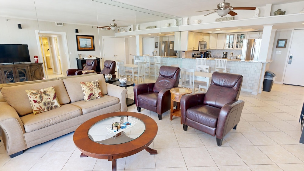 East Pass Towers 305 2 Bedroom Condo by RedAwning in Destin, United States