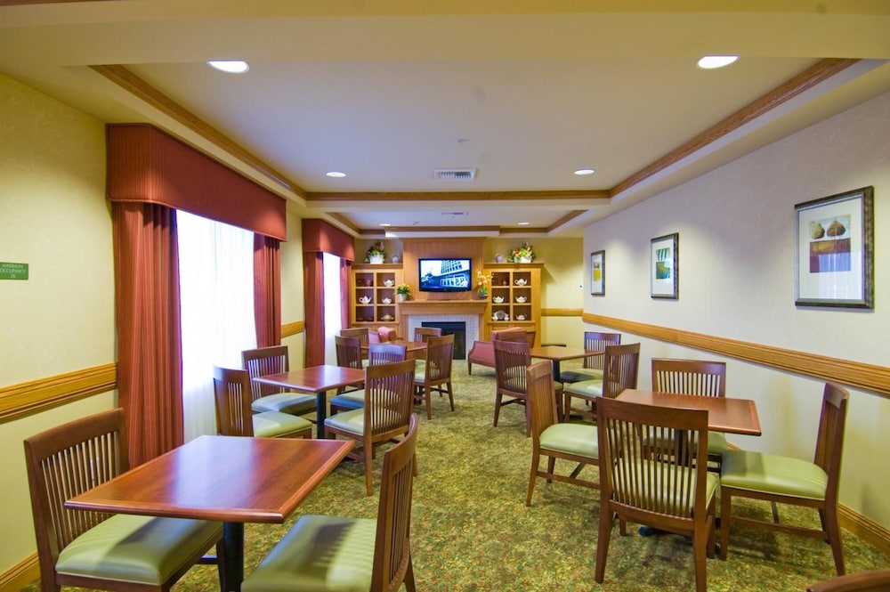 Holiday Inn & Suites Barstow by IHG - photo 34