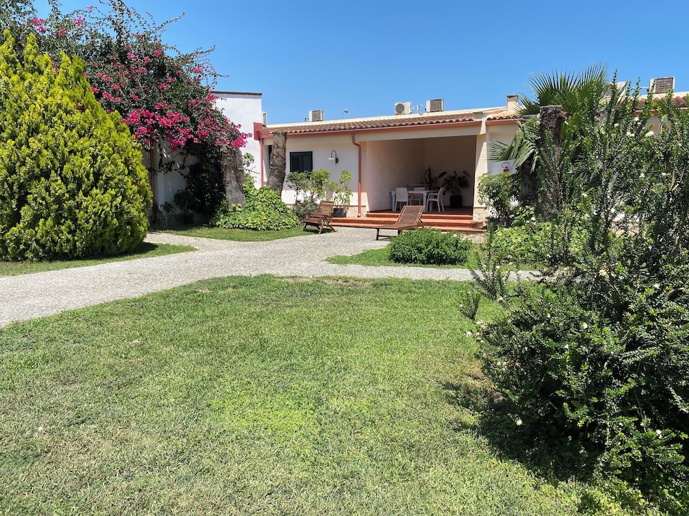 Agriturismo Il Piccolo Lago — 4-Star Luxury Hotel in Otranto, Italy