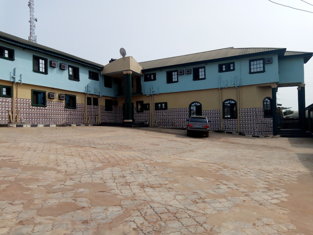 Adebayowa Hotel - last minute hotel in Lagos