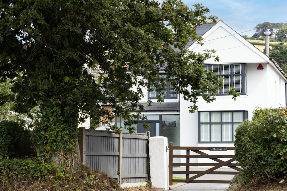 Greenacre Close to beaches with Hydropool spa in Teignmouth, United Kingdom