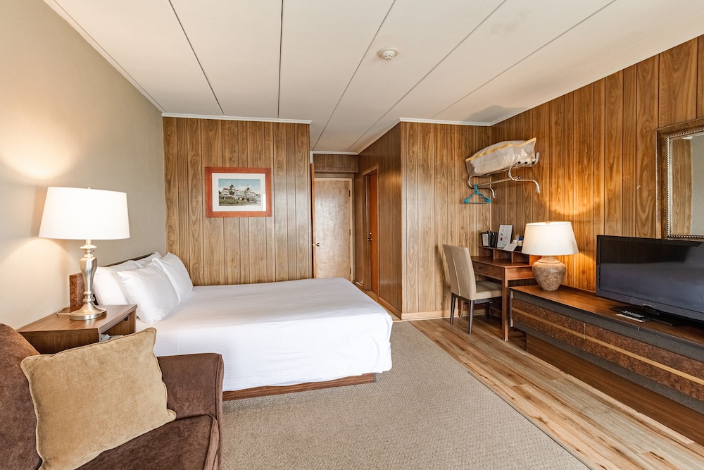 Half Moon Motel & Cottages - photo 21