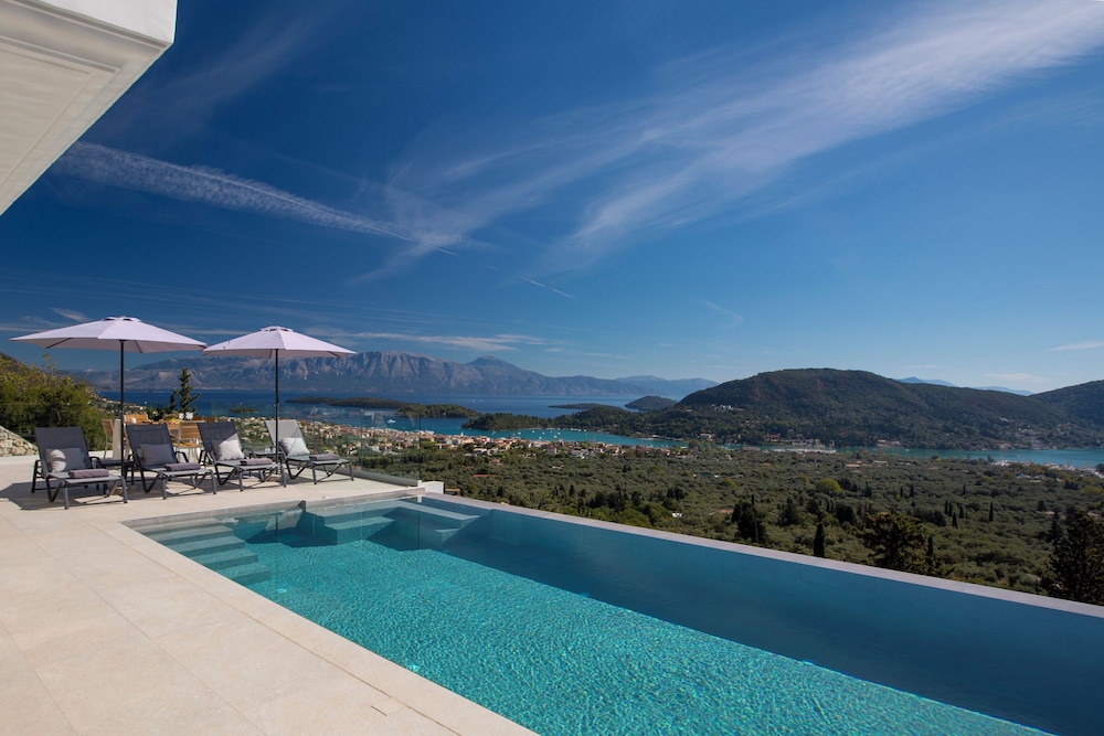 Oriens Villas — 4-Star Luxury Hotel in Lefkada, Greece