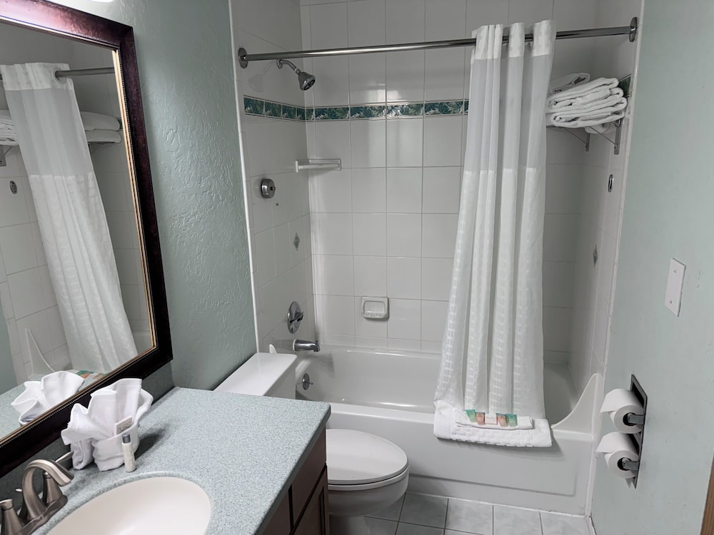 Promenade Inn & Suites Oceanfront - photo 26