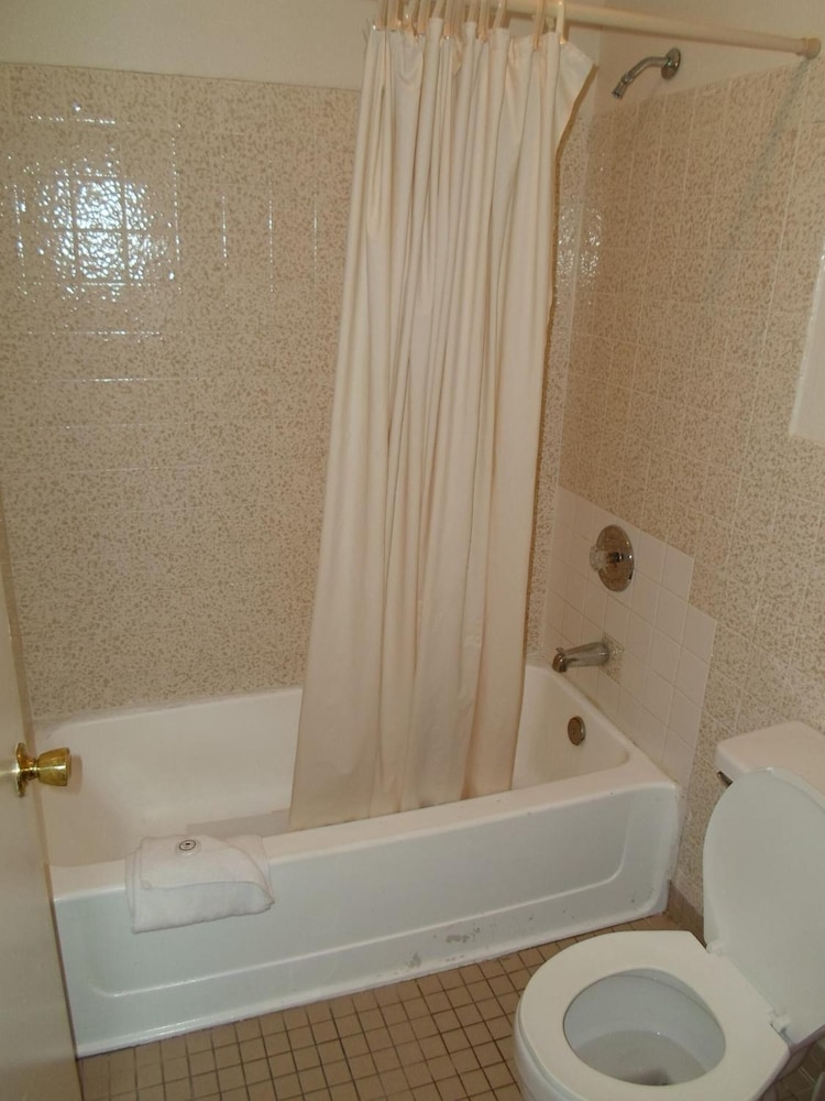 E Z 8 Motel Newark - photo 12