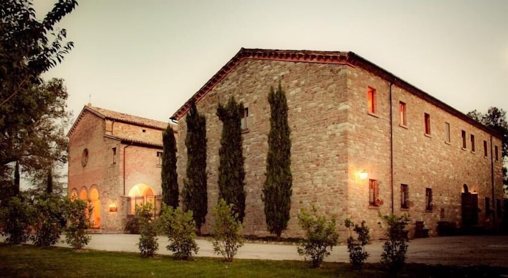 Residenza D'Epoca San Girolamo — 4-Star Luxury Hotel in Frontino, Italy