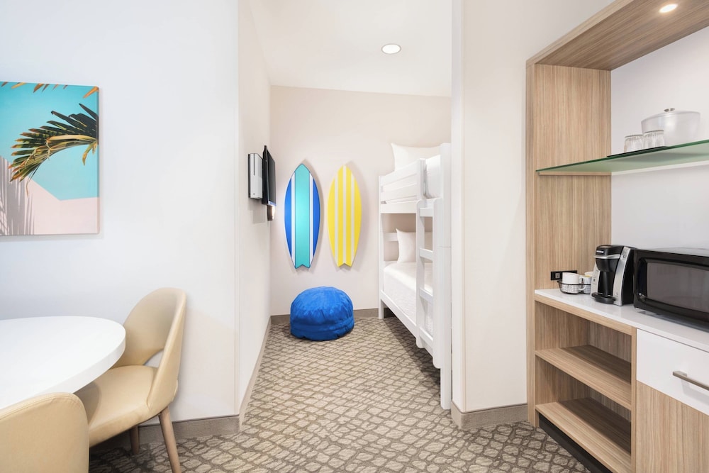 SpringHill Suites by Marriott Panama City Beach Beachfront - photo 7