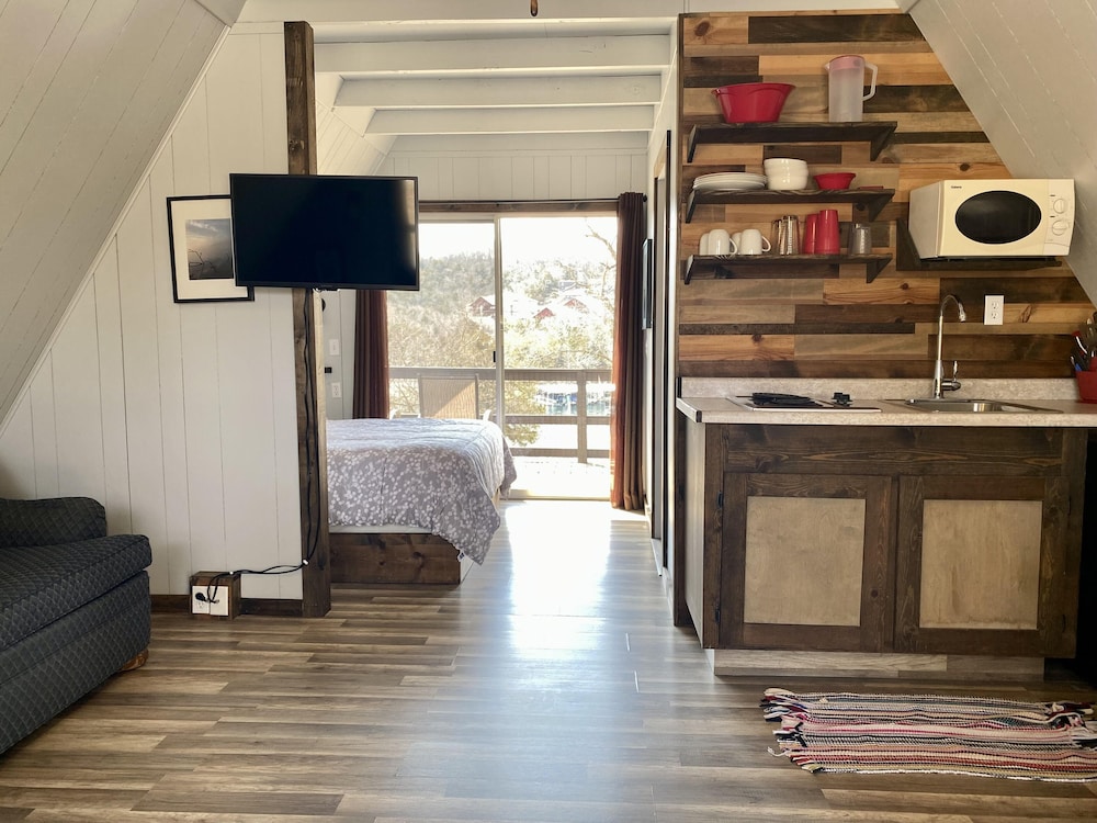 Calm Waters Cabin Resort - photo 58
