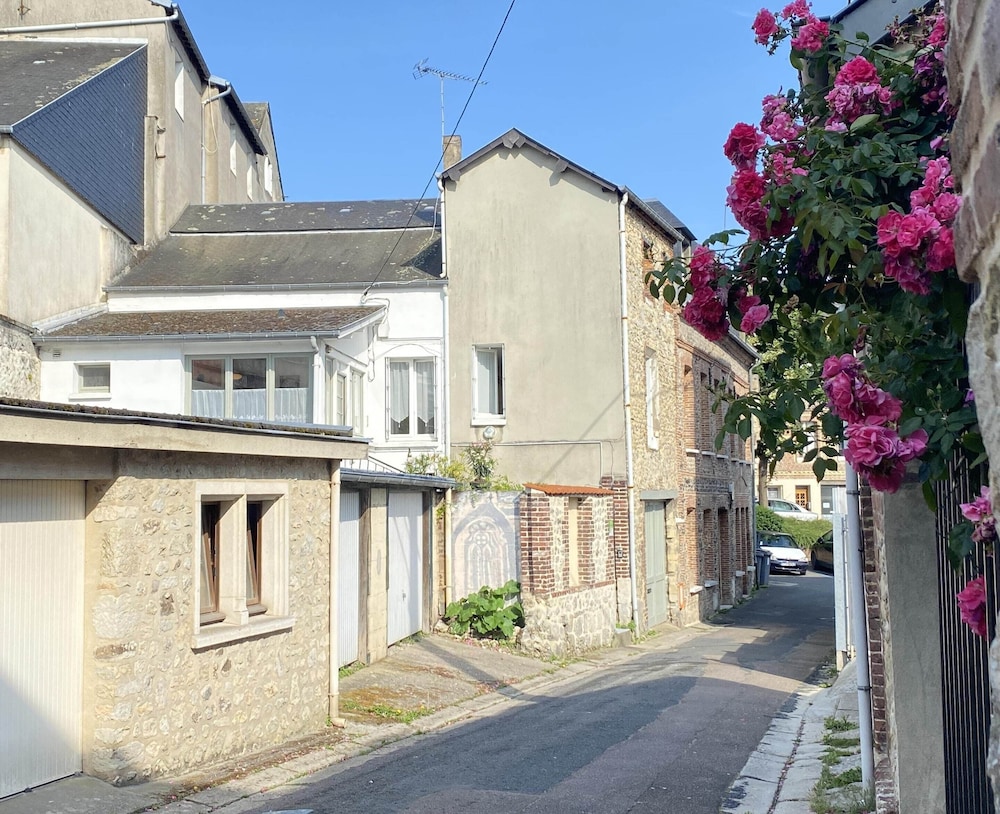 Apartment in Fecamp Near Cap Fagnet Cliffs — 4-Star Luxury Hotel in Fecamp, France