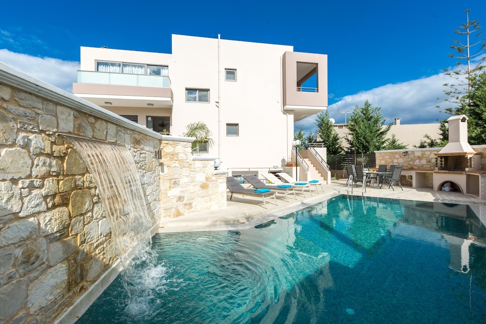 Peris Villa — 4-Star Luxury Hotel in Chania, Greece