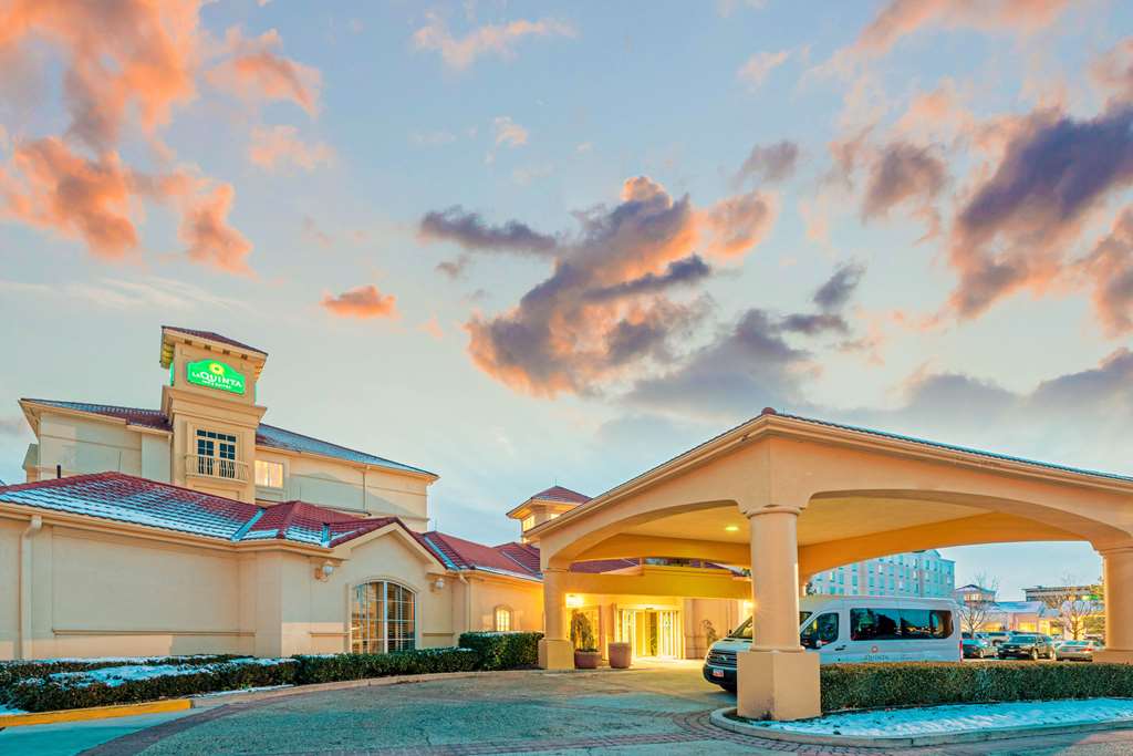 La Quinta Inn & Suites by Wyndham Salt Lake City Airport - photo 2