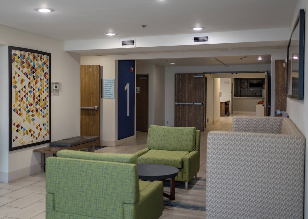 Holiday Inn Express Hotel & Suites Torrington by IHG - photo 46