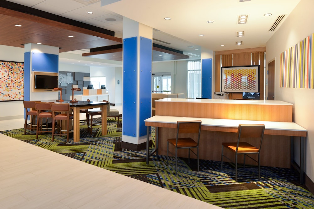 Holiday Inn Express & Suites Ottumwa by IHG - photo 59