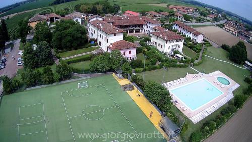 DESIGNcontrodesign — 4-Star Luxury Hotel in Desenzano Del Garda, Italy