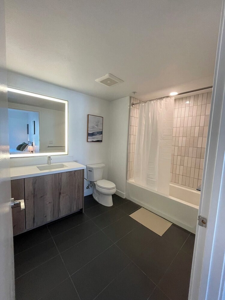 Modern Retreat in Koreatown - photo 16