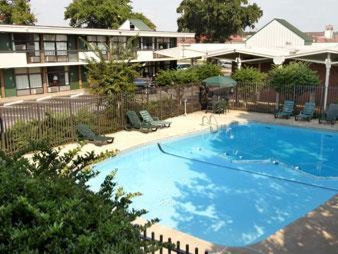 Howard Johnson Inn and Suites Columbus - photo 4