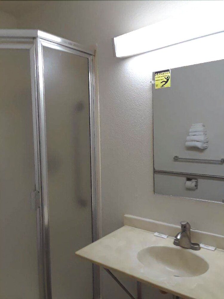 Port City Inn - photo 9