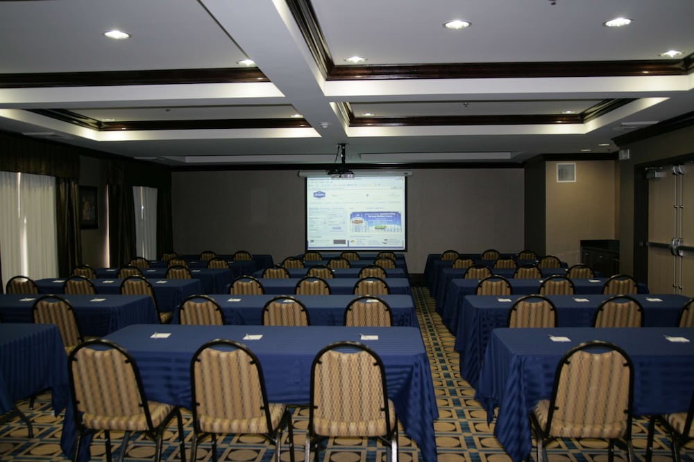 Hampton Inn Olathe - photo 42