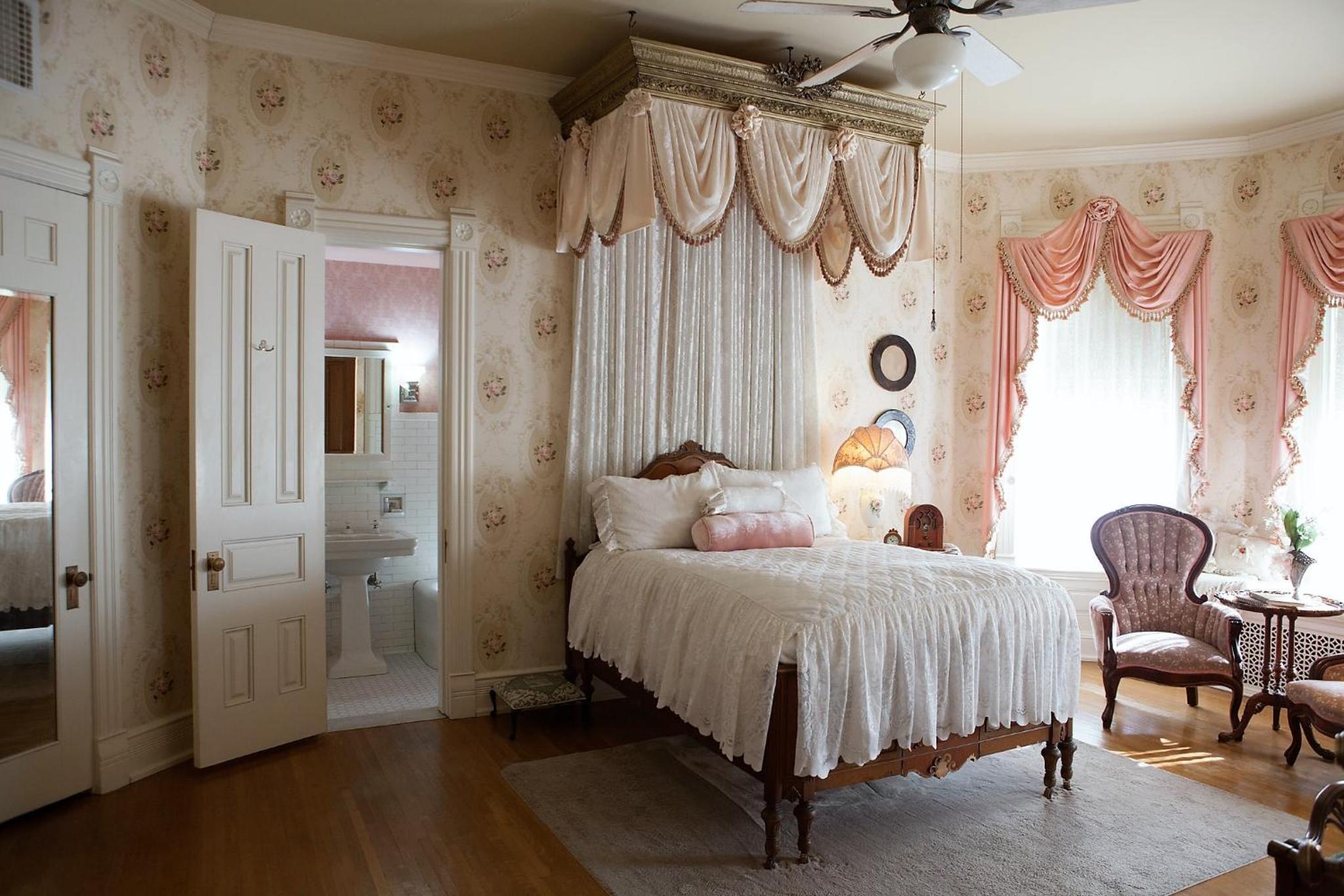 Alexander Mansion Bed and Breakfast - photo 7