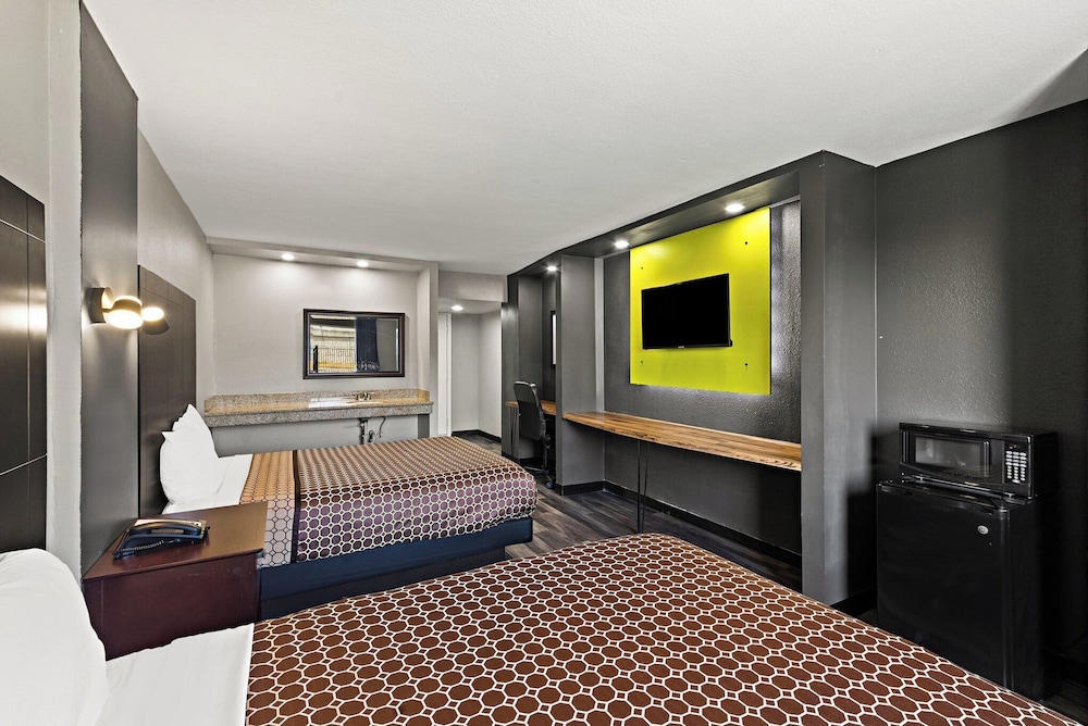 Scottish Inns Austin - photo 6