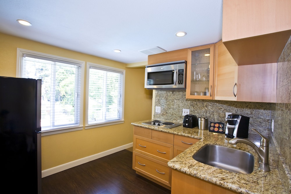 The Cottages Hotel - photo 11