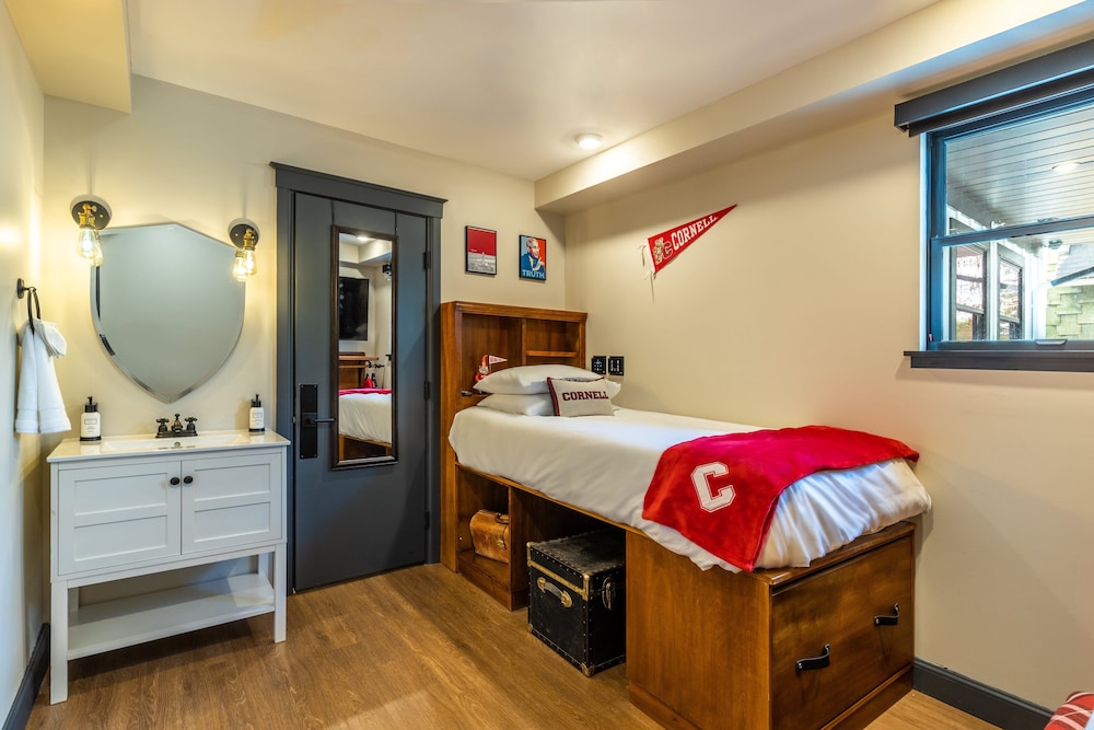 The Dorm Hotel - photo 11