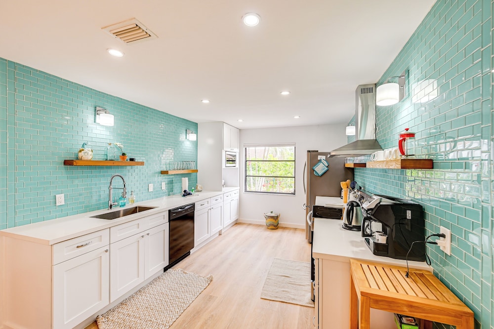 4 Mi to Ocean: Bonita Springs Oasis w Heated Pool in Bonita Springs, United States