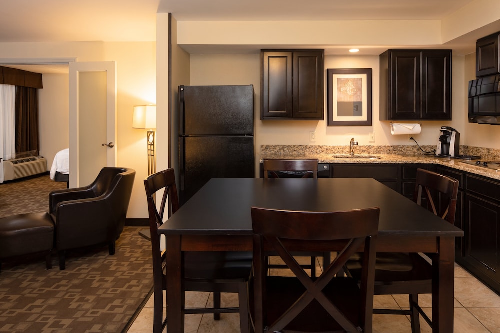 Holiday Inn Hotel & Suites Charleston West by IHG - photo 10