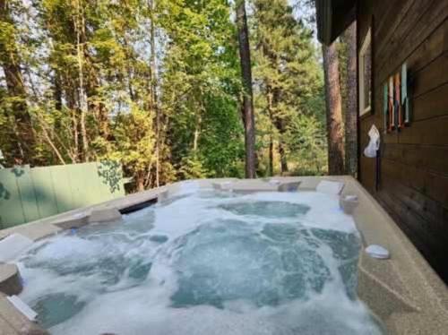 Gail's Lodge — 4-Star Luxury Hotel in Joseph, United States