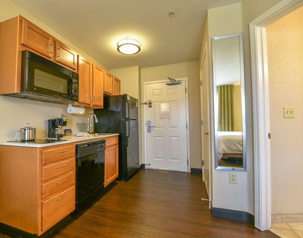 Candlewood Suites Medford by IHG - photo 4