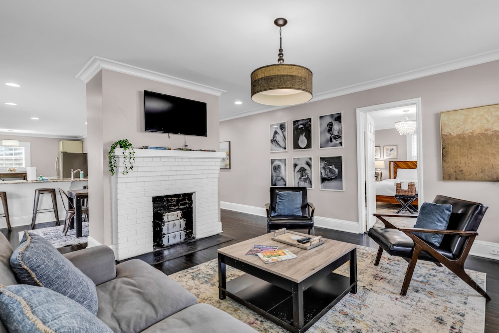 Bright and Modern Close to Everything in Charlotte, United States