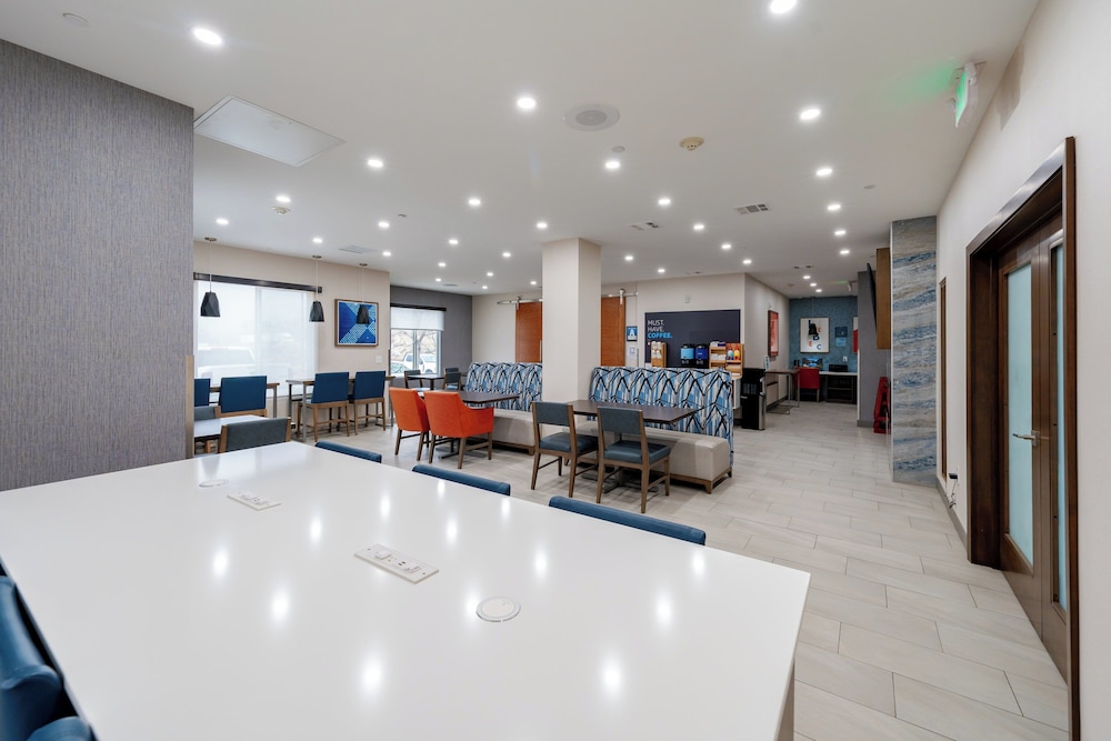 Holiday Inn Express & Suites Frazier Park by IHG - photo 41