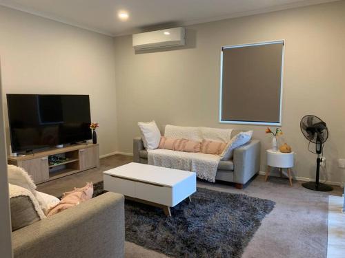 Serene 5 Bedroom Papakura Home — 4-Star Luxury Hotel in Auckland, New Zealand