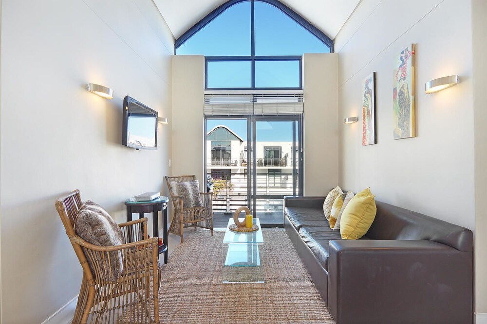 Eden on the Bay 245 — 4-Star Luxury Hotel in Cape Town, South Africa