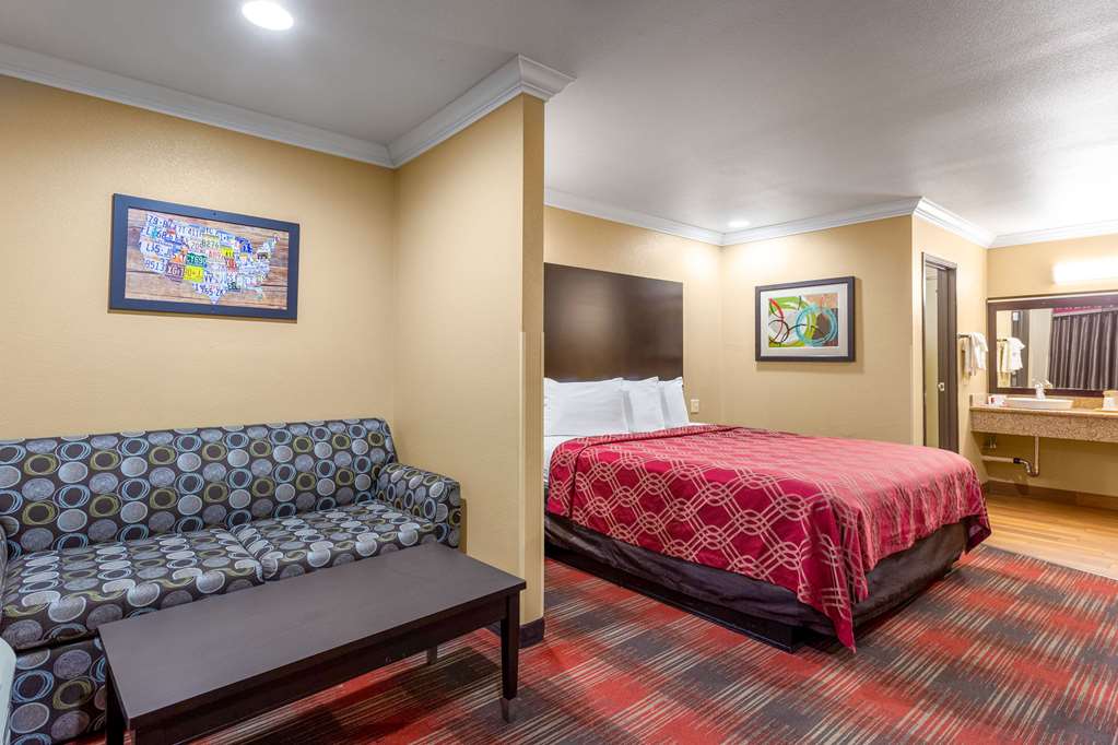 Econo Lodge Inn & Suites Escondido Downtown - photo 21