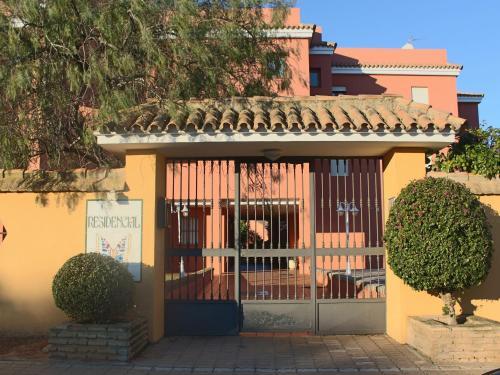 Apartamento Las Mariposas Ii Con Parking — 4-Star Luxury Hotel in Chiclana De La Frontera, Spain