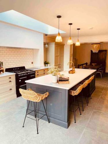 Edwardian house by the seaside — 4-Star Luxury Hotel in Porthcawl, United Kingdom